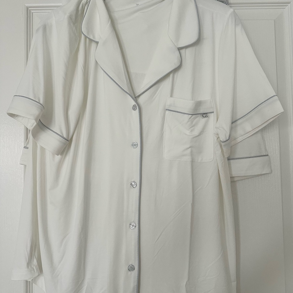 NEW Women's Cozy Earth White Pajama Set - M